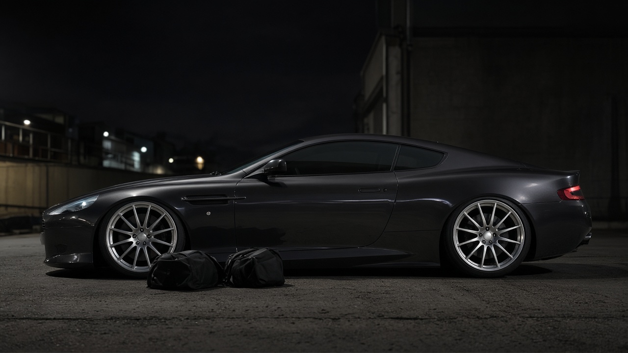 アストンマーティン DB9 (04-16) タイヤ・ホイールサイズ一覧|PCD 5×114.3|純正〜インチアップ 真横