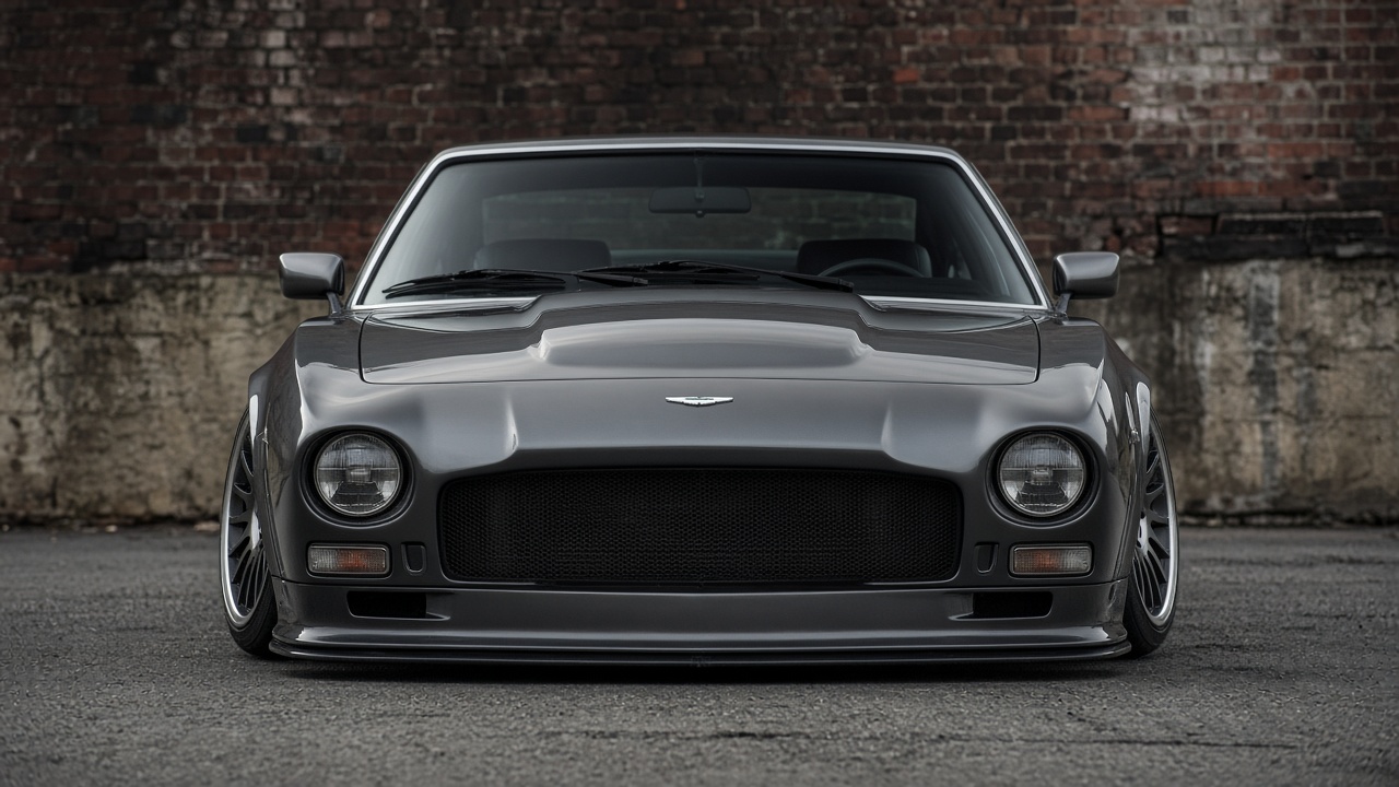 アストンマーティン Vantage V8 初代 (05-18) タイヤ・ホイールサイズ一覧|PCD 5×114.3|純正〜インチアップ 正面