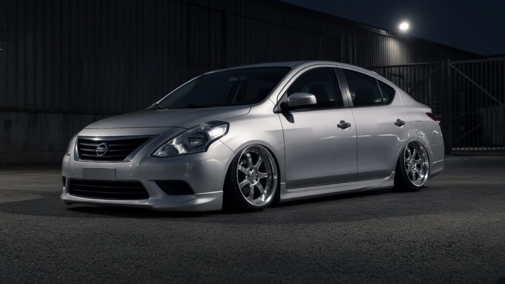 日産 ラティオ(N17) ホイール・タイヤサイズ表｜純正〜インチアップ〜ツライチ カスタム custom