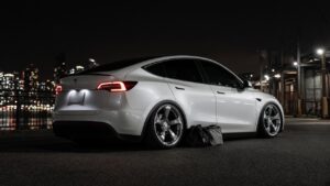 テスラ モデルY(2022-) ホイール・タイヤサイズ表｜純正〜インチアップ〜ツライチ カスタム custom